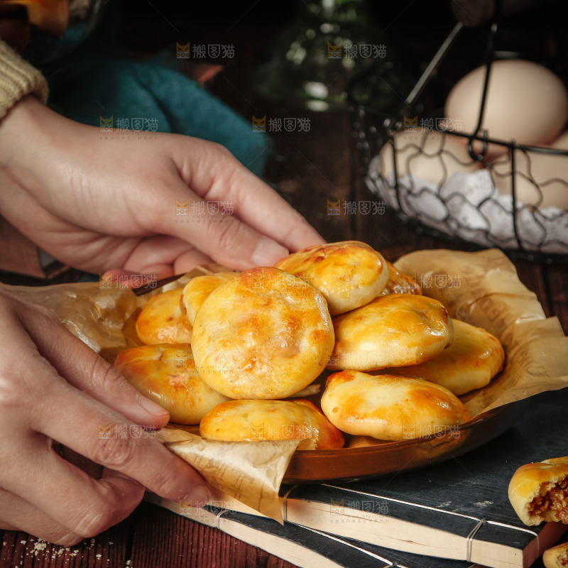 一盘鸡仔饼