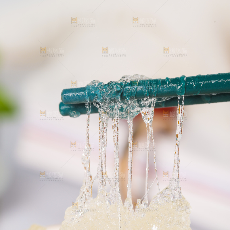 筷子上夹着拉丝雪燕