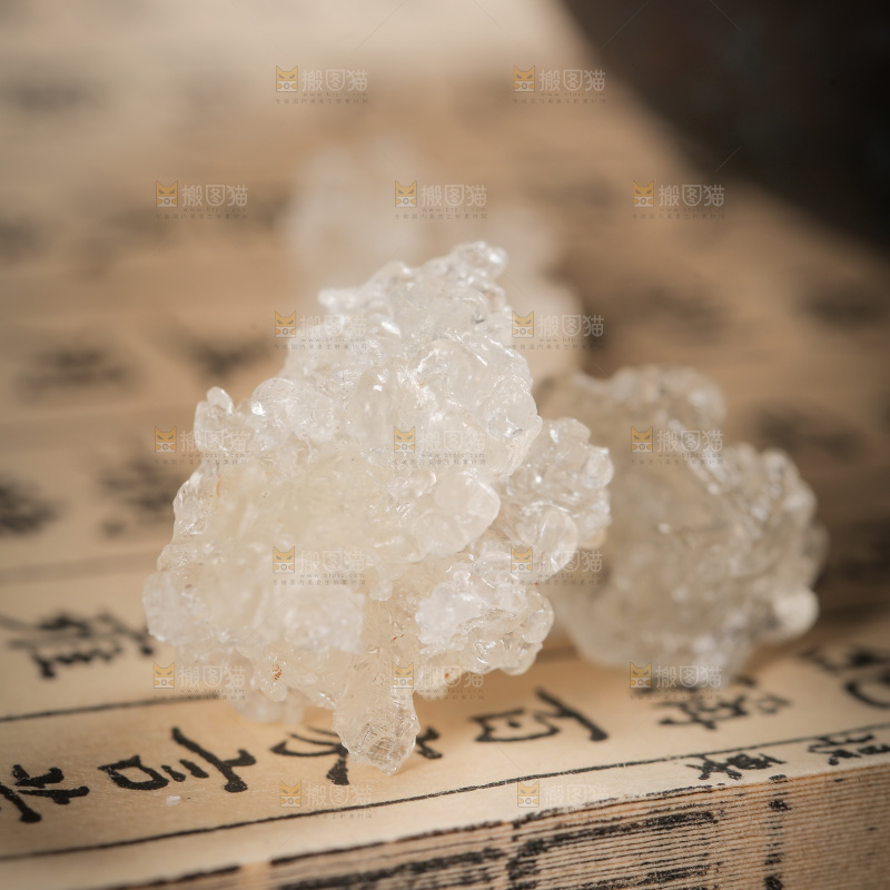书上放着雪燕
