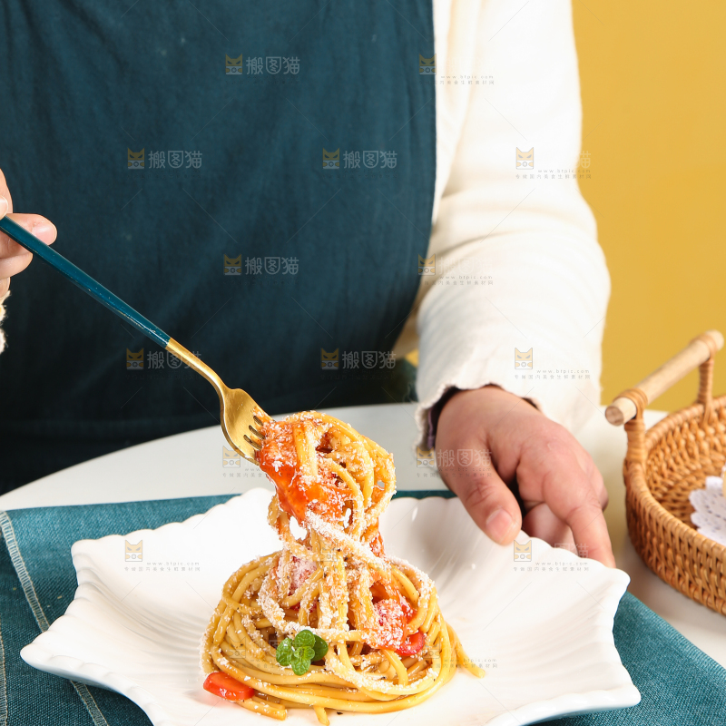 叉子上的意面
