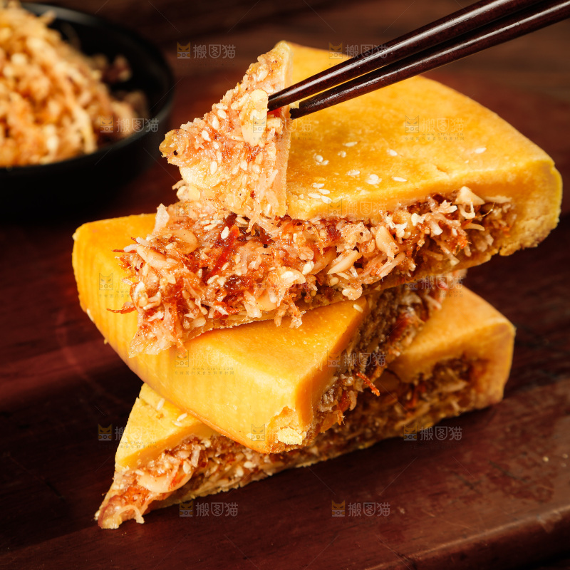 木底上切块的化州拖罗饼