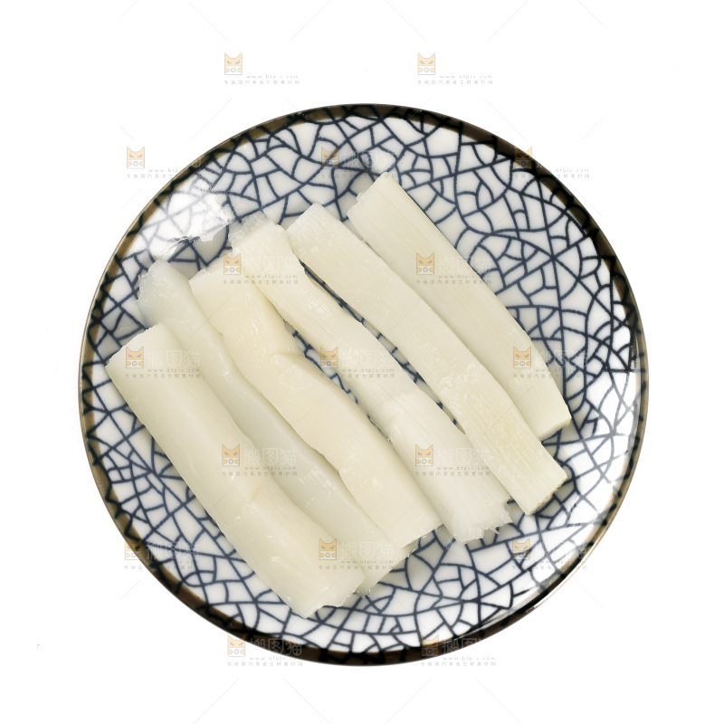白底上放着一盘泡笋