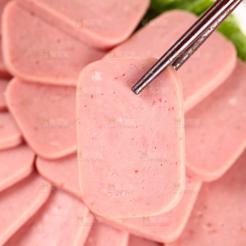 一盘午餐肉切片