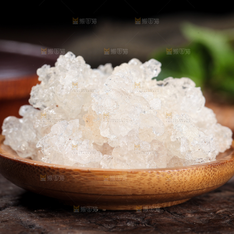 木底上放着一盘云南雪燕