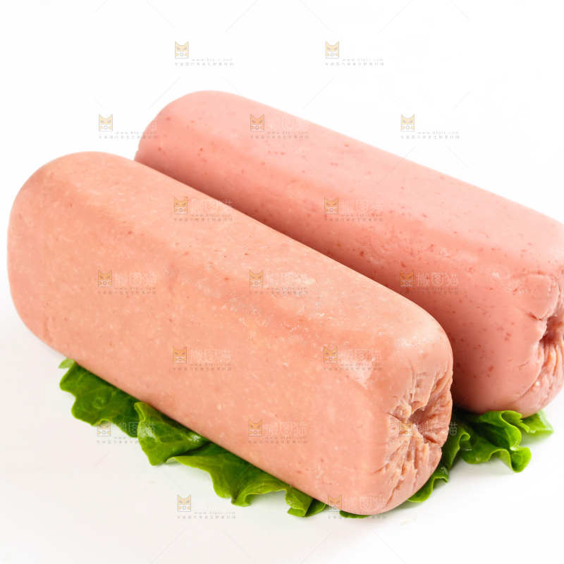 白底上放着午餐肉