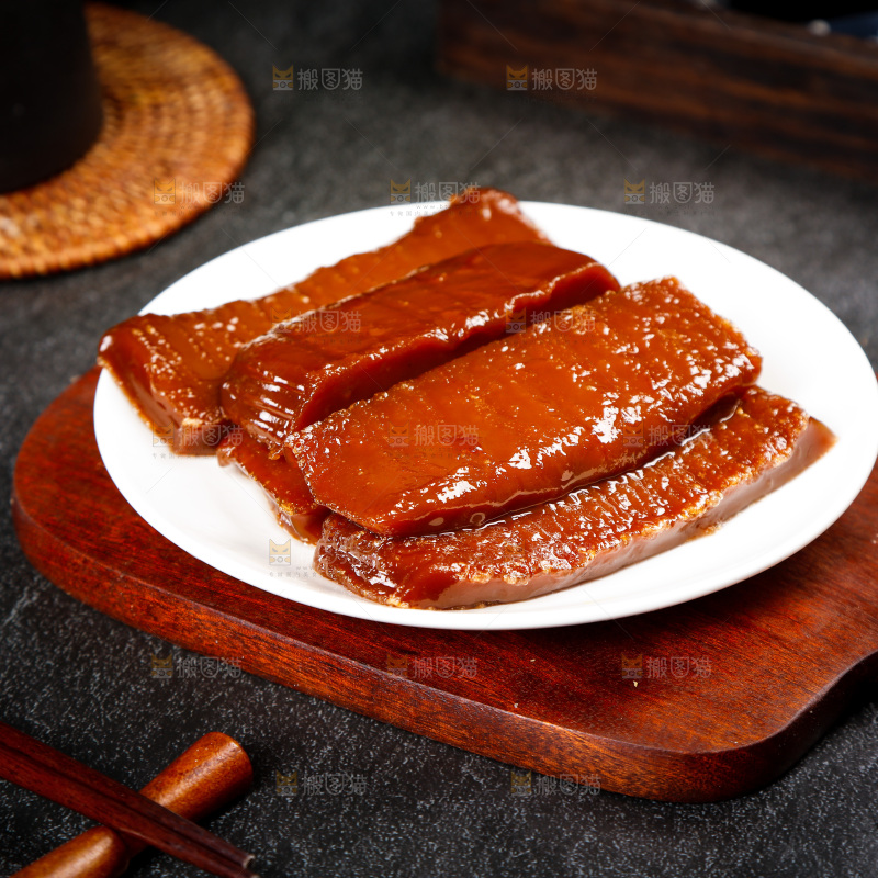 盘子里装着潮汕甜粿