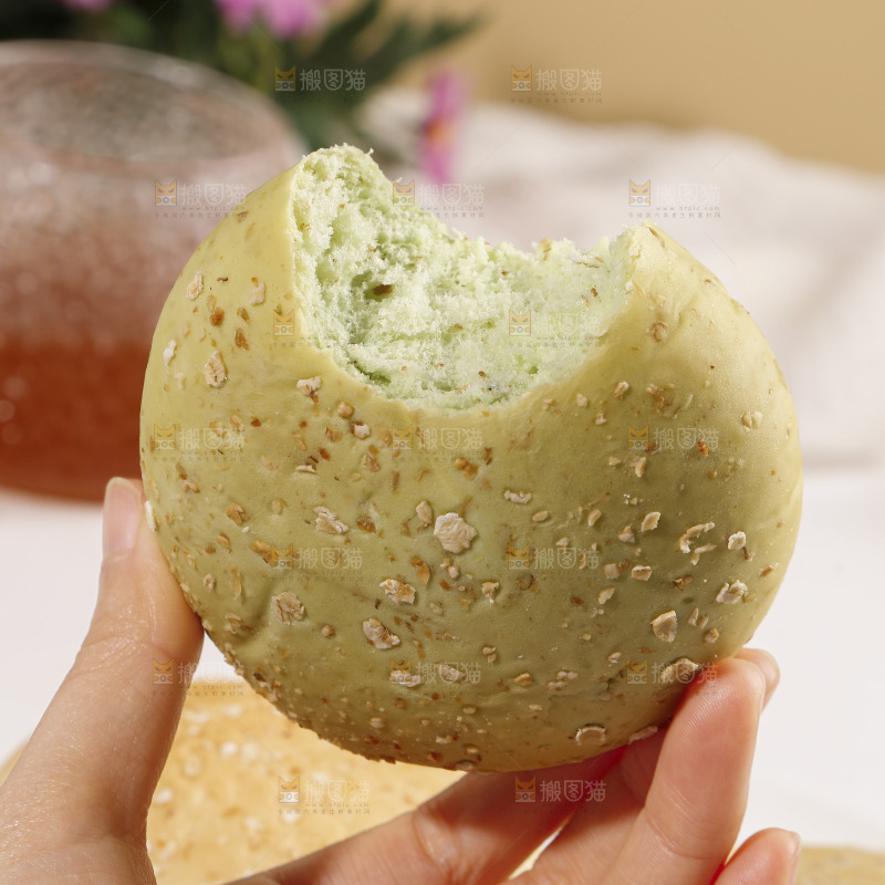 手里拿着欧包