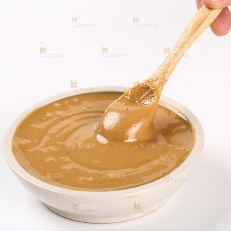 碗里装着花生酱