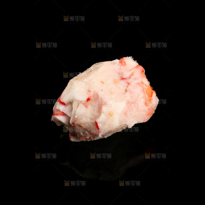 黑底上的龙虾球