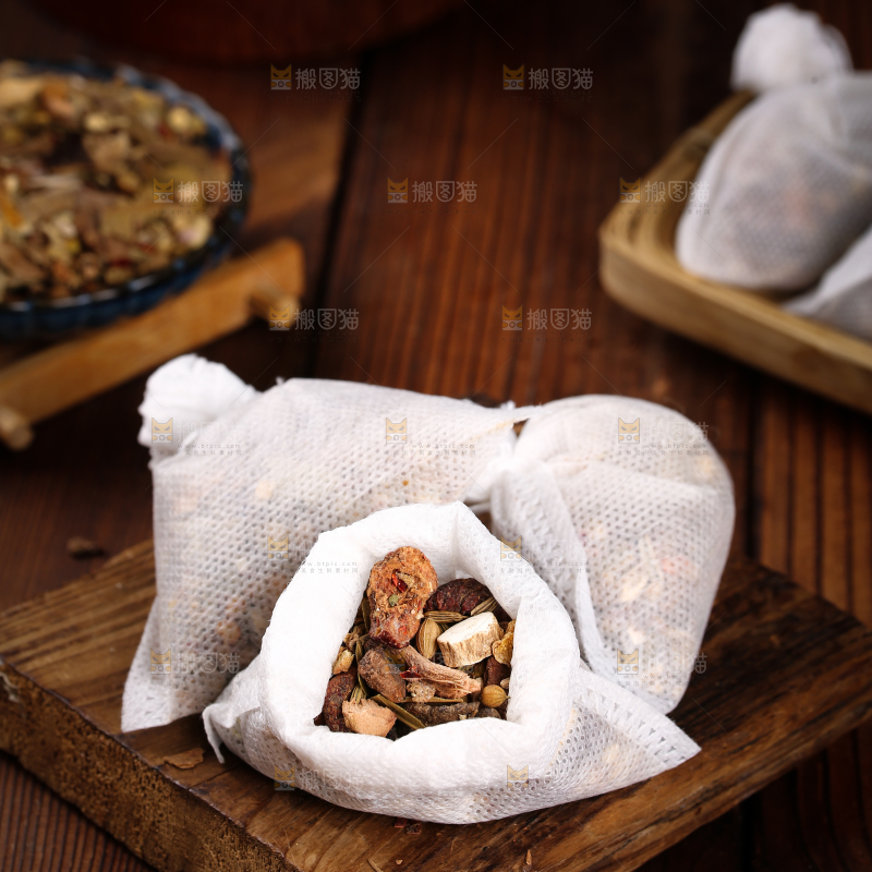 袋子里装着卤虾包