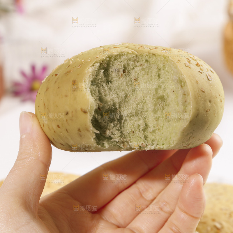 手里拿着欧包