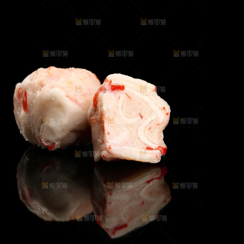 黑底上的龙虾球