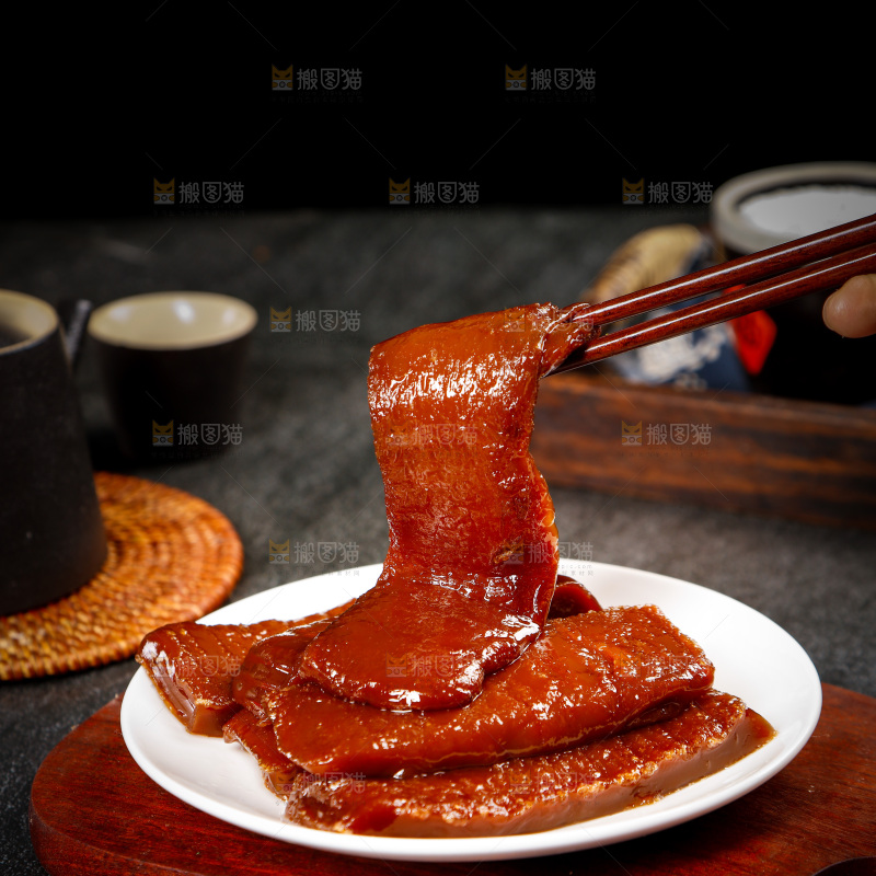 筷子上夹着广式年糕