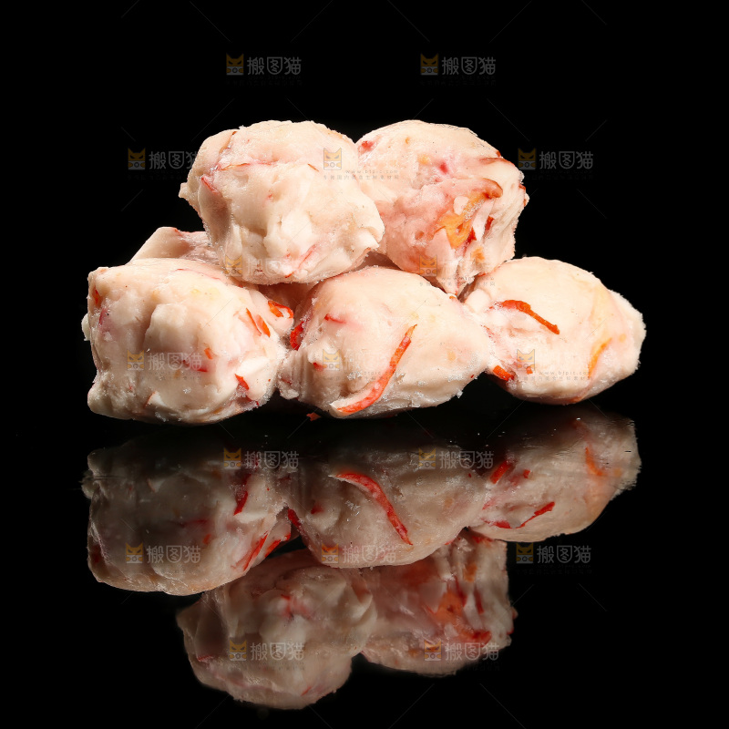 黑底上的龙虾球