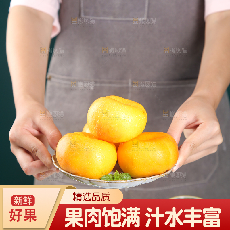 手端着一盘黄金油蟠桃