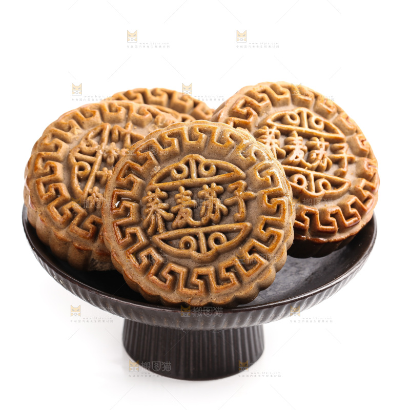 白底上的一盘荞麦苏子月饼