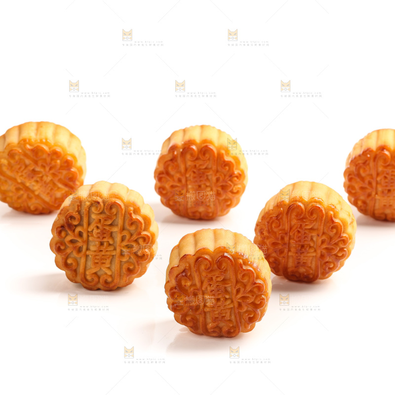 白底上的广式蛋黄月饼