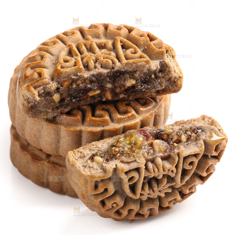 白底上切开的荞麦苏子月饼