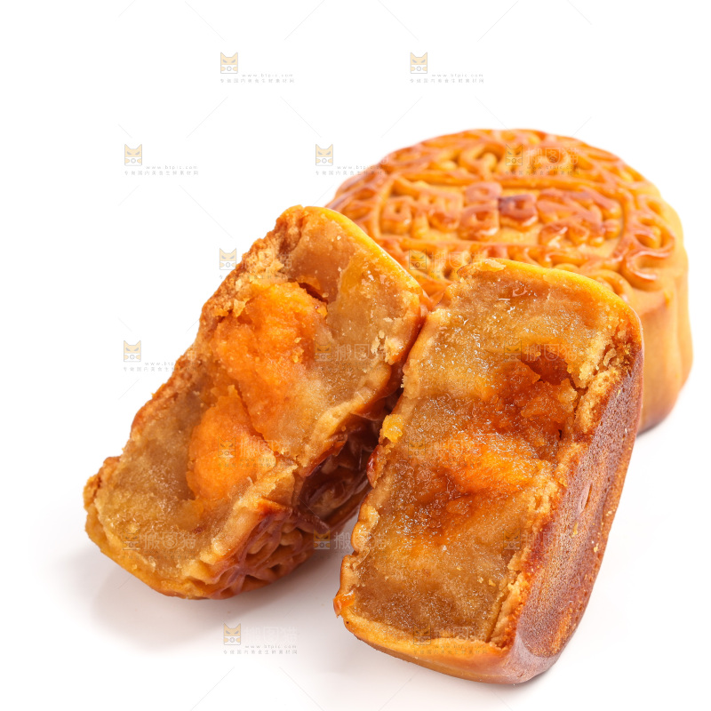 白底上切开的蛋黄月饼