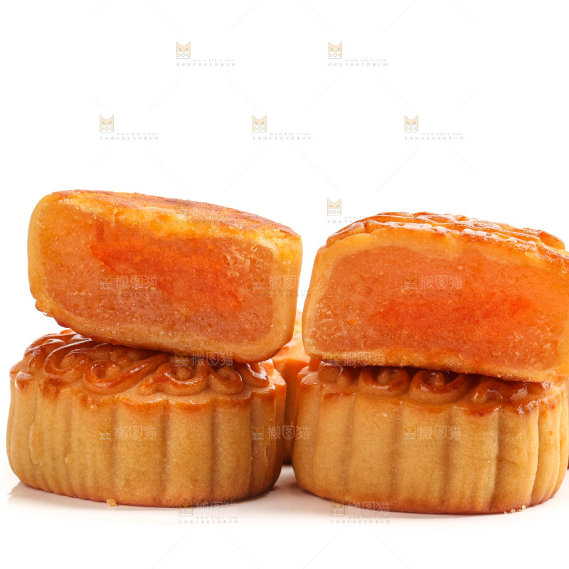 白底上的广式蛋黄月饼