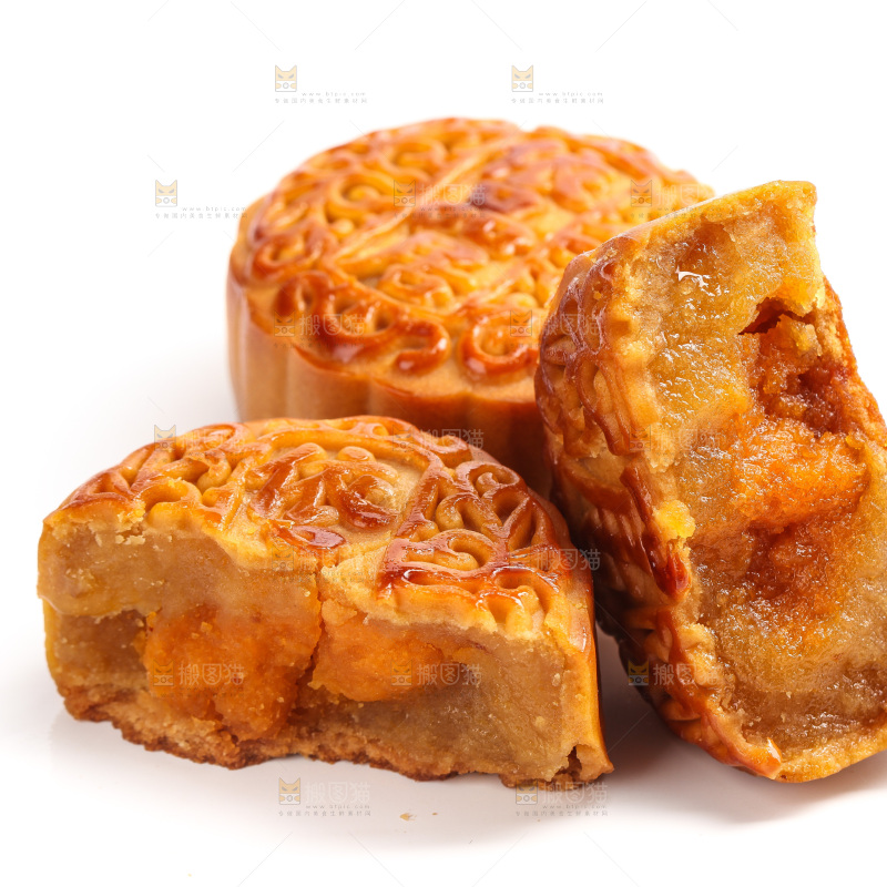 白底上的广式蛋黄月饼
