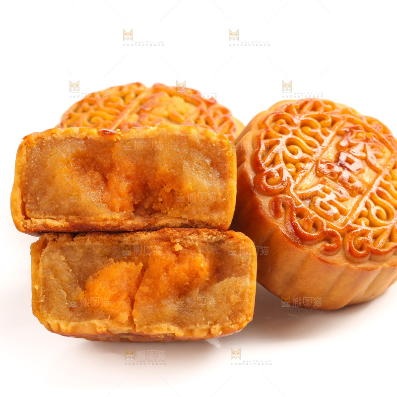 白底上的广式蛋黄月饼