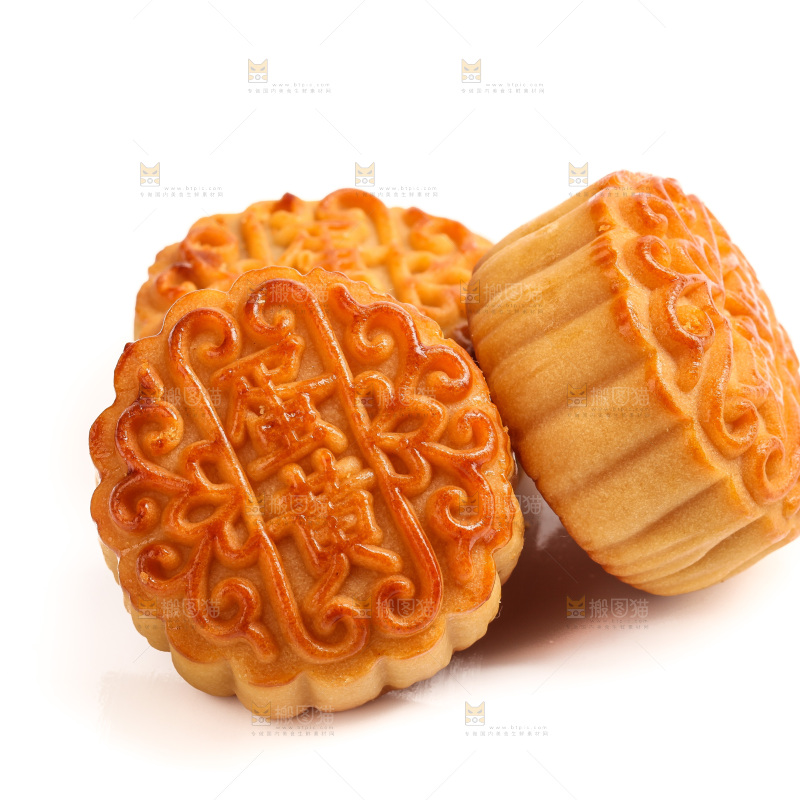 白底上摆放的蛋黄月饼