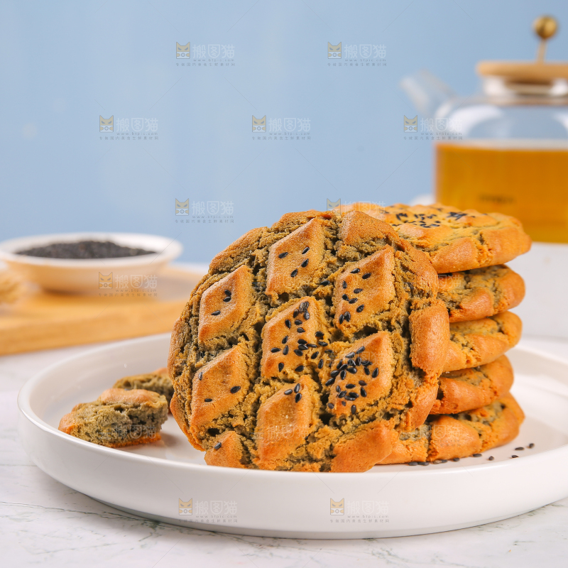 盘子里的铁棍山药桃酥