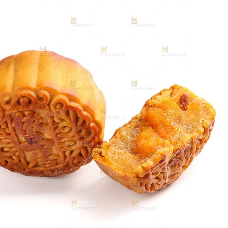 白底上的广式蛋黄月饼