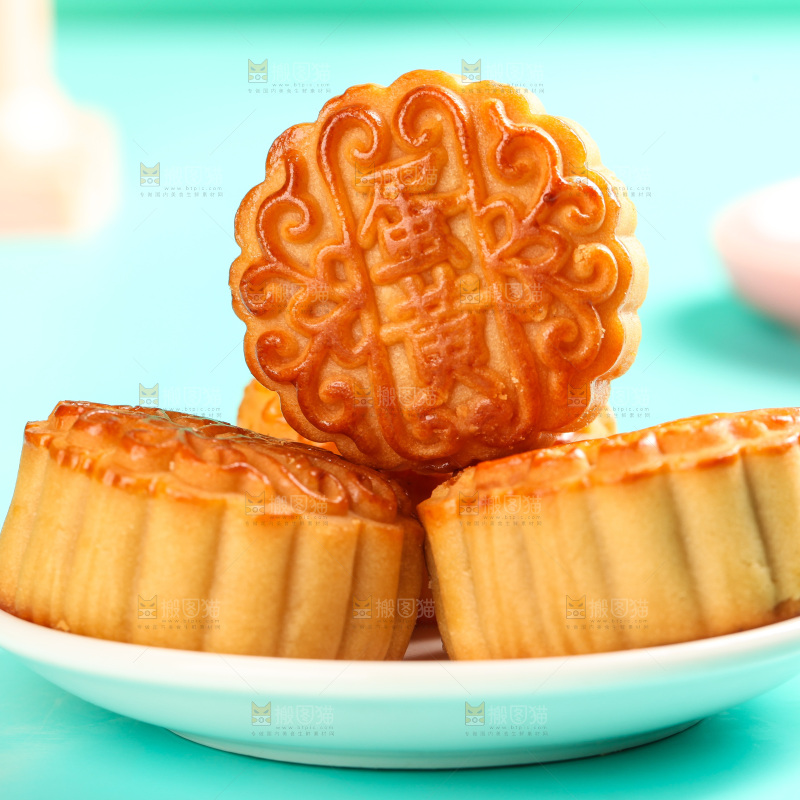 盘子里的蛋黄月饼