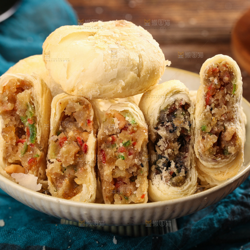 盘子里的酥皮月饼