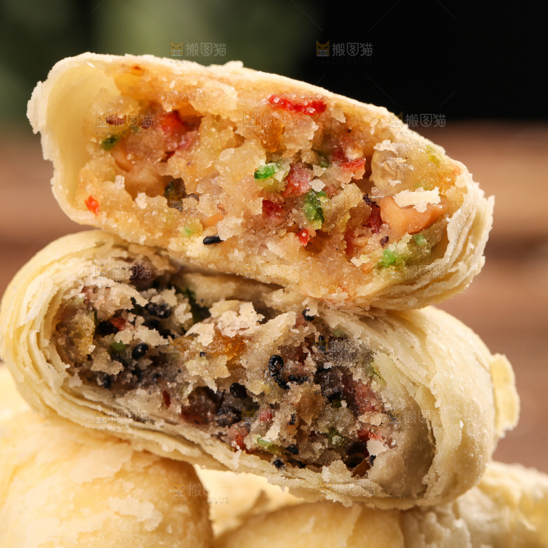 盘子里的酥皮月饼