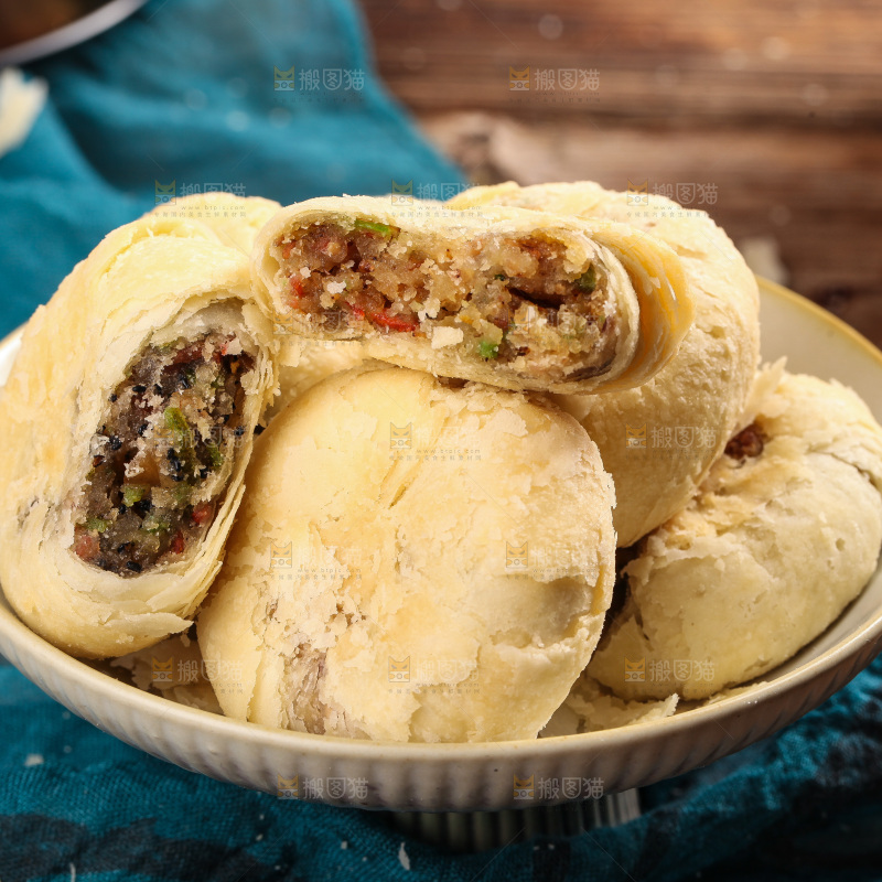 盘子里的酥皮月饼