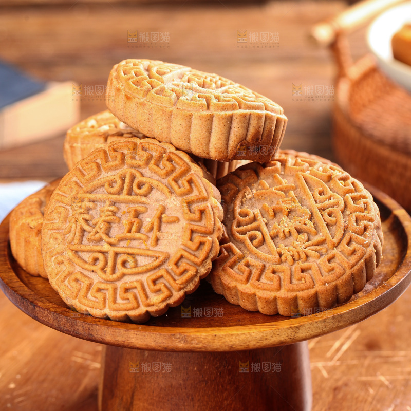 盘子里的荞麦五仁月饼