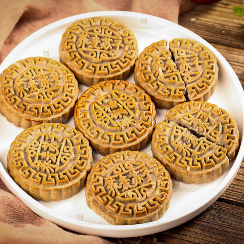 盘子里的荞麦苏子月饼