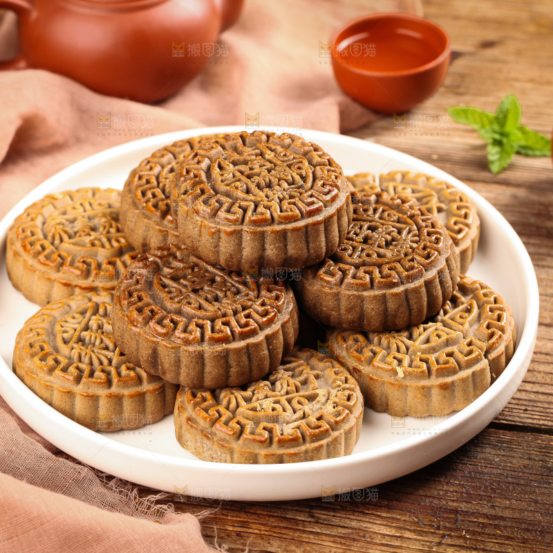 盘子里的荞麦五仁月饼