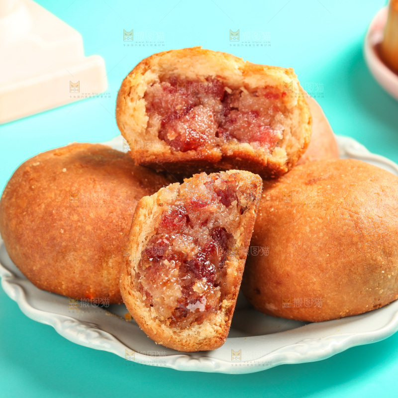 盘子里的火腿月饼
