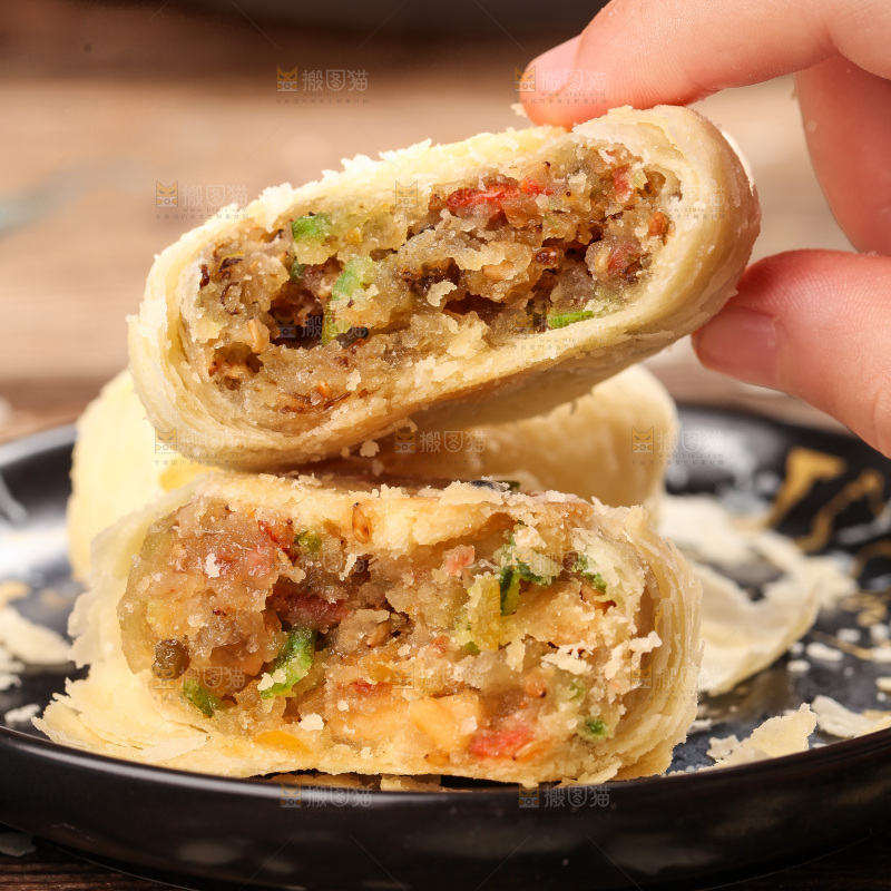 盘子里的酥皮月饼