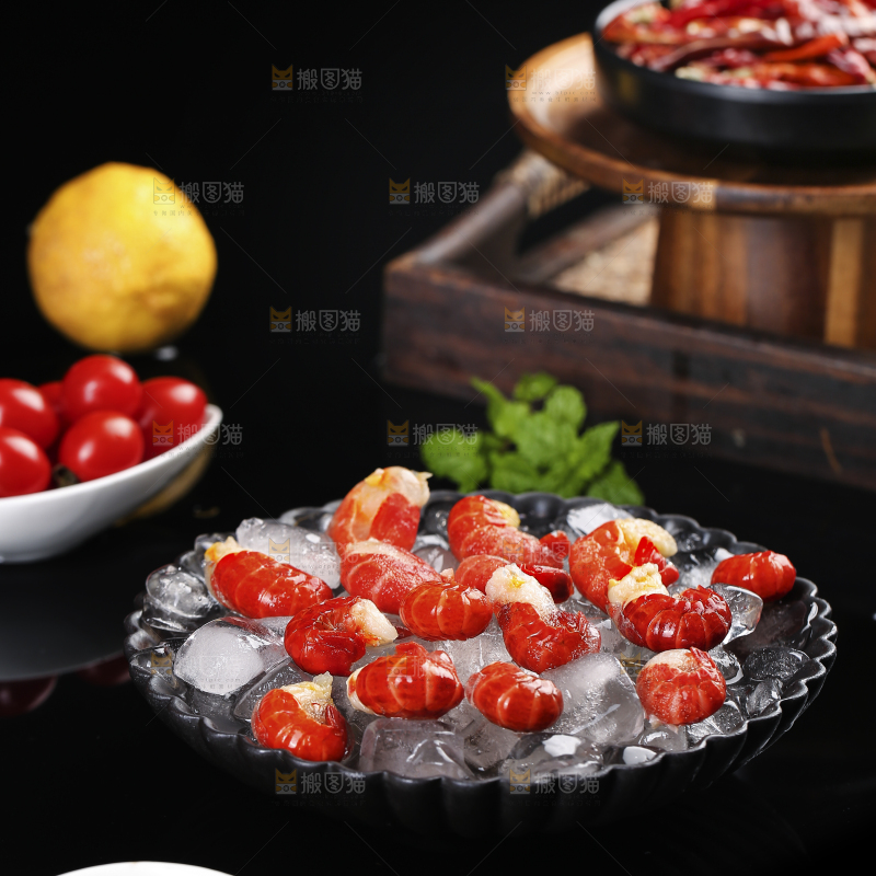盘子里放着虾尾