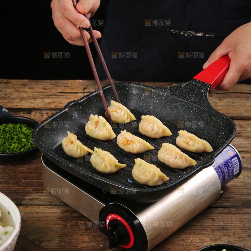 锅里的炸饺