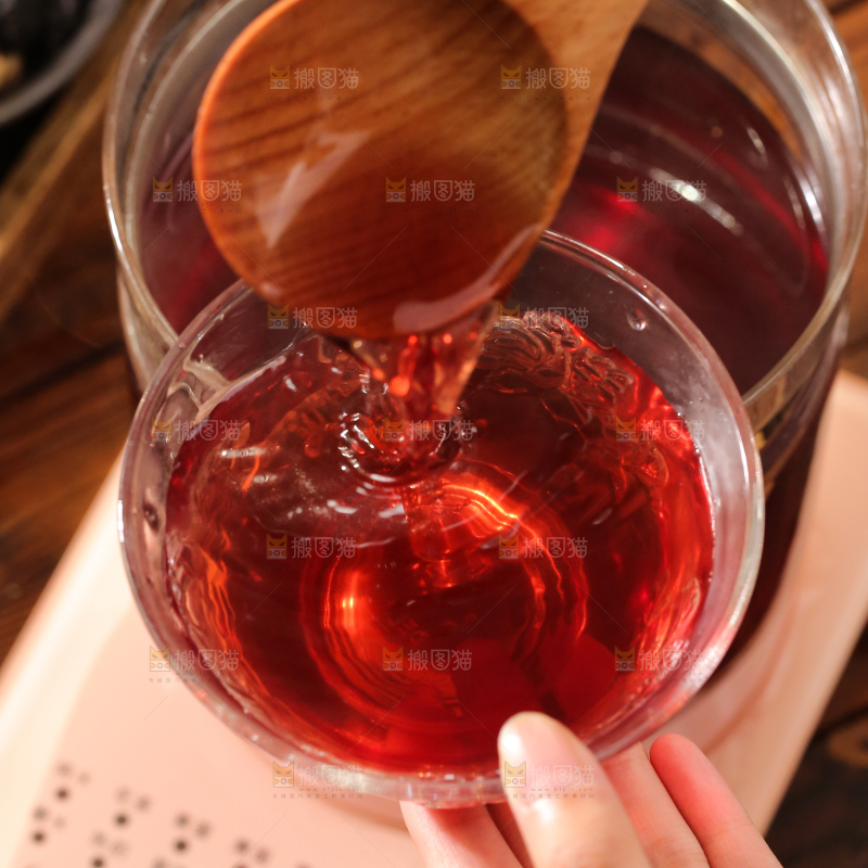碗里装着酸梅汤