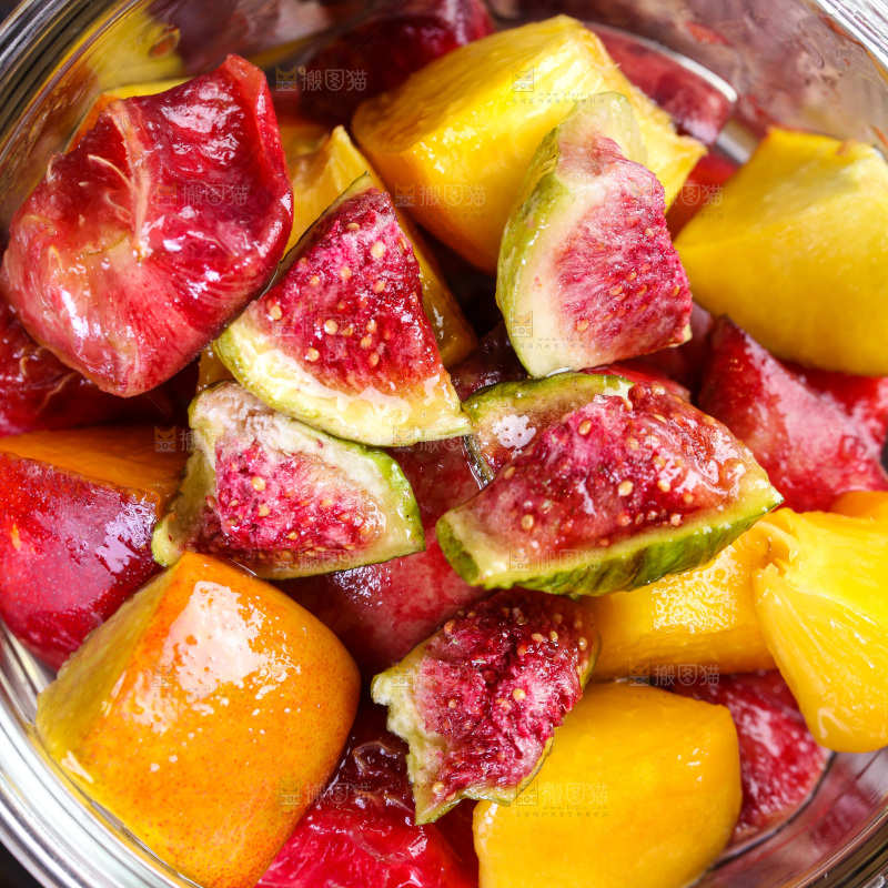 碗里放着水果组合