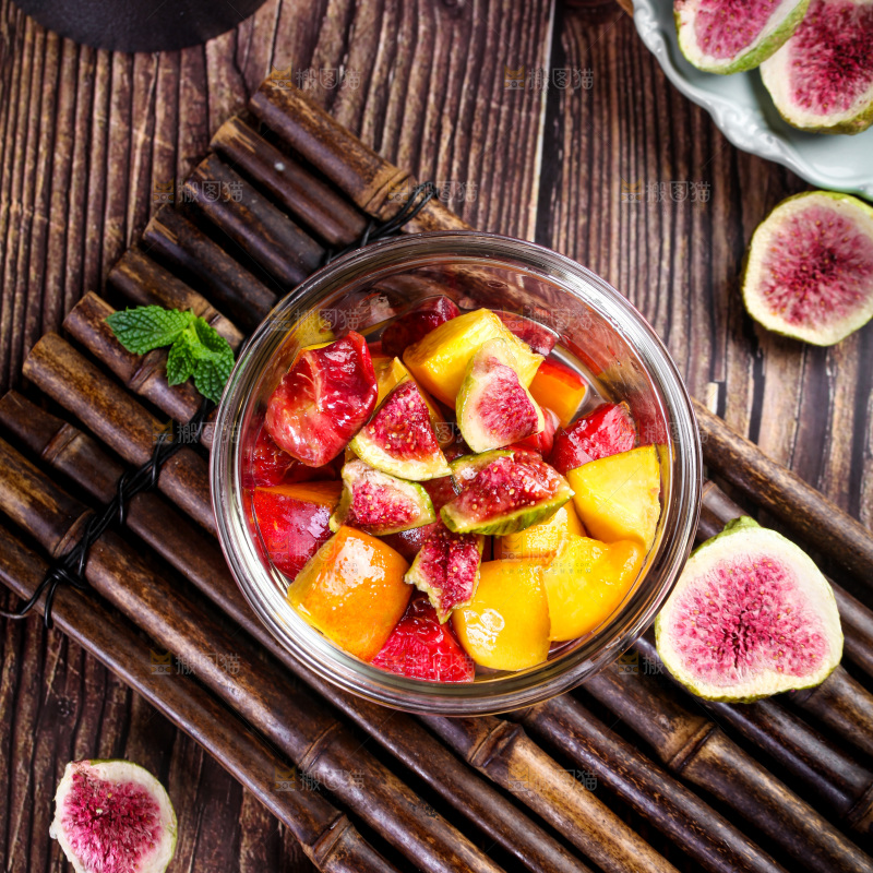 碗里放着水果组合