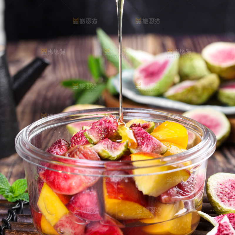 碗里放着水果组合