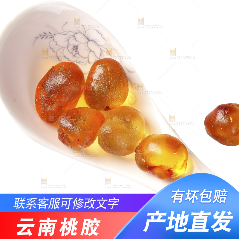 勺子上放着桃胶