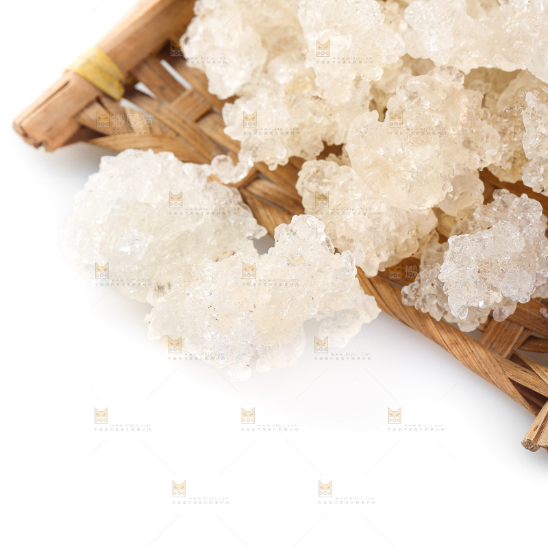 簸箕上放着雪燕