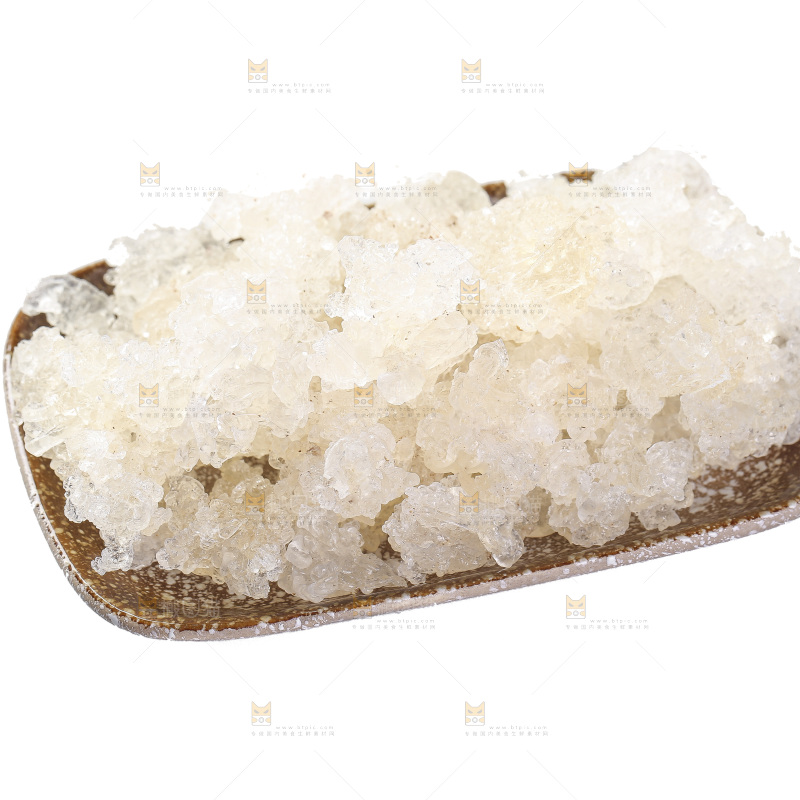 白底上放着一盘雪燕