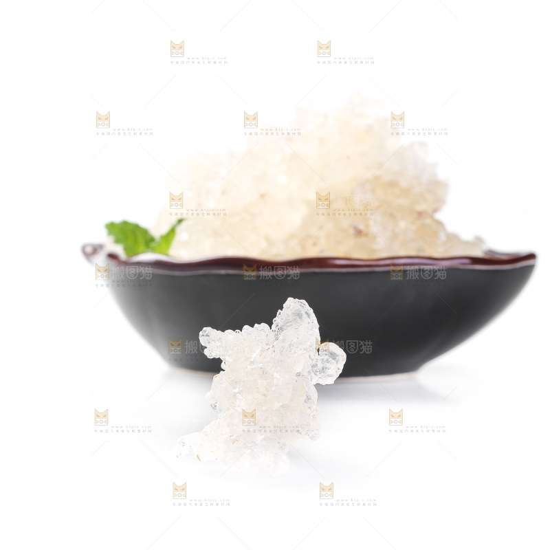 碟子里放着雪燕