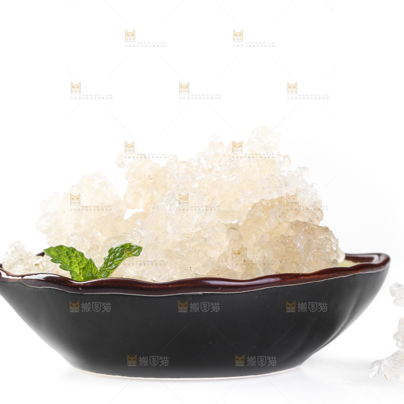 碟子里放着雪燕
