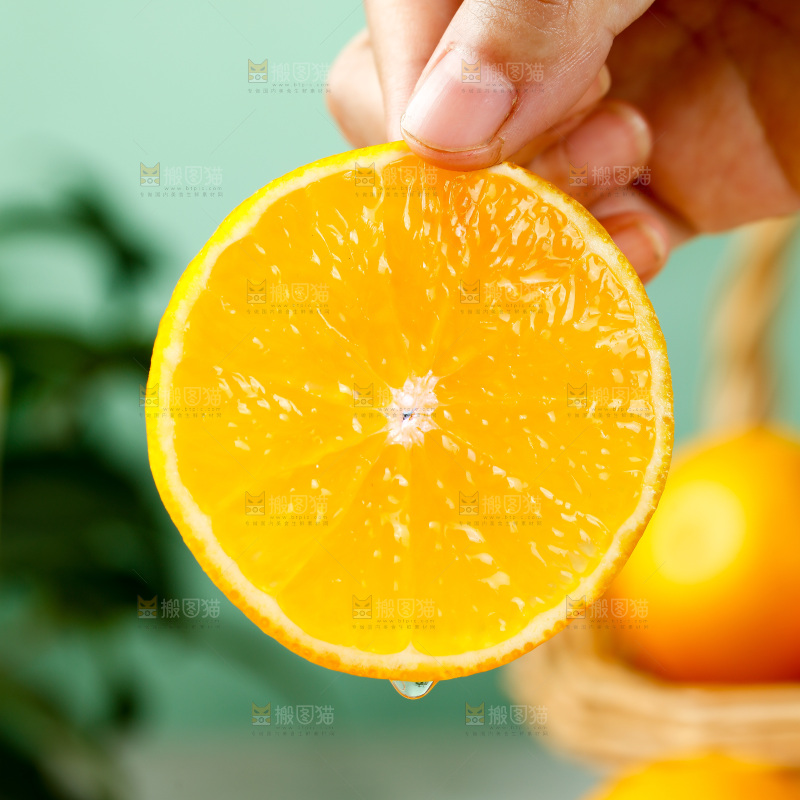 手里拿着一块爱媛38号